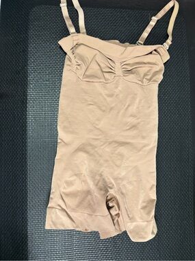 SKIMS seamless Sculpting strapless Bodysuit sienna nwot